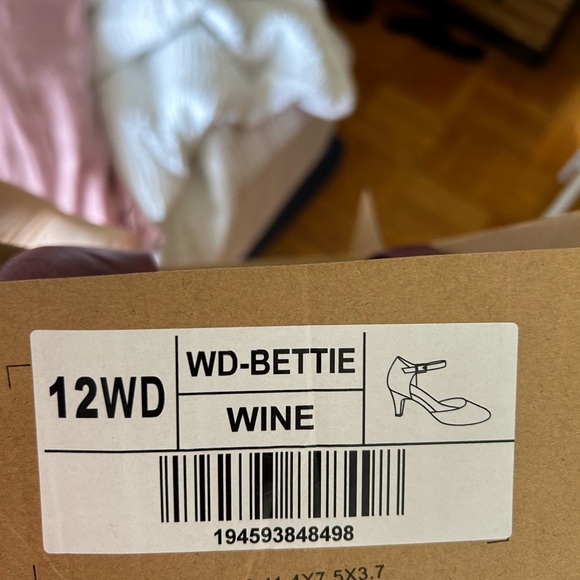 Size 12 pumps, low heels, red/wine colored, perfect condition - Picture 3 of 5